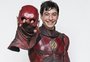Ezra Miller é acusado de drogar e agredir fã; família dela pede ordem de restrição