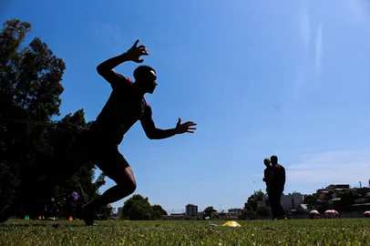 Vitor Soccol / S.E.R. Caxias / Divulgação Treino do Caxias para a temporada de 2026. Na foto, o atacante Gustavo Nescau.<!-- NICAID(16174093) -->