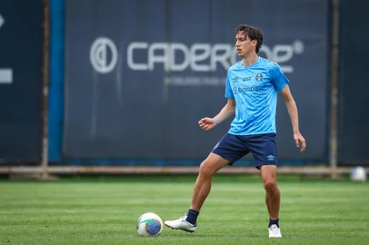 Treino do Grêmio no CT Luiz Carvalho. Na foto, o zagueiro Pedro Geromel.<!-- NICAID(15880305) -->