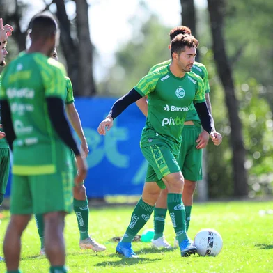 CAXIAS DO SUL, RS, BRASIL, 08/03/2023. Treino do Juventude no Centro de Formação de Atletas e Cidadãos (Cfac). O Ju está disputando o Campeonato Gaúcho (Gaúchão 2023). Na foto, volante Jean Irmer. (Porthus Junior/Agência RBS)Indexador:                                 <!-- NICAID(15369879) -->