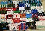 Empresário reúne mais de 60 camisas de jogadores para inspirar o filho apaixonado por futebol