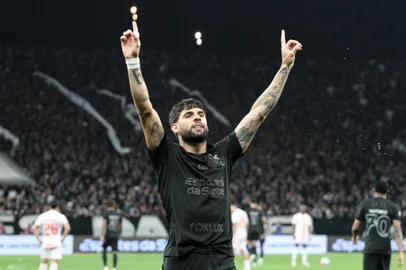 CORINTHIANS X INTERNACIONALSP - BRASILEIRÃO/CORINTHIANS X INTERNACIONAL - ESPORTES - O jogador Yuri Alberto, do Corinthians, comemora seu gol durante a partida contra   o Internacional (RS), válido Campeonato Brasileiro 2024, realizada na Neo Quimica   Arena, na zona leste de São Paulo, neste  sábado (10).    05/10/2024 - Foto: PETER LEONE/O FOTOGRÁFICO/ESTADÃO CONTEÚDOEditoria: ESPORTESLocal: SÃO PAULOIndexador: PETER LEONEFonte: OfotograficoFotógrafo: O FOTOGRÁFICO<!-- NICAID(15883576) -->