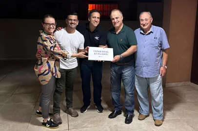 O ex-deputado federal Cláudio Diaz está de volta ao PSDB e deve concorrer a uma vaga no Senado. Diaz assinou ficha no partido na manhã desta segunda-feira (23), ao lado do presidente estadual tucano, Moisés Barboza, e do pré-candidato a governador Moisés Maranata.<!-- NICAID(16250784) -->