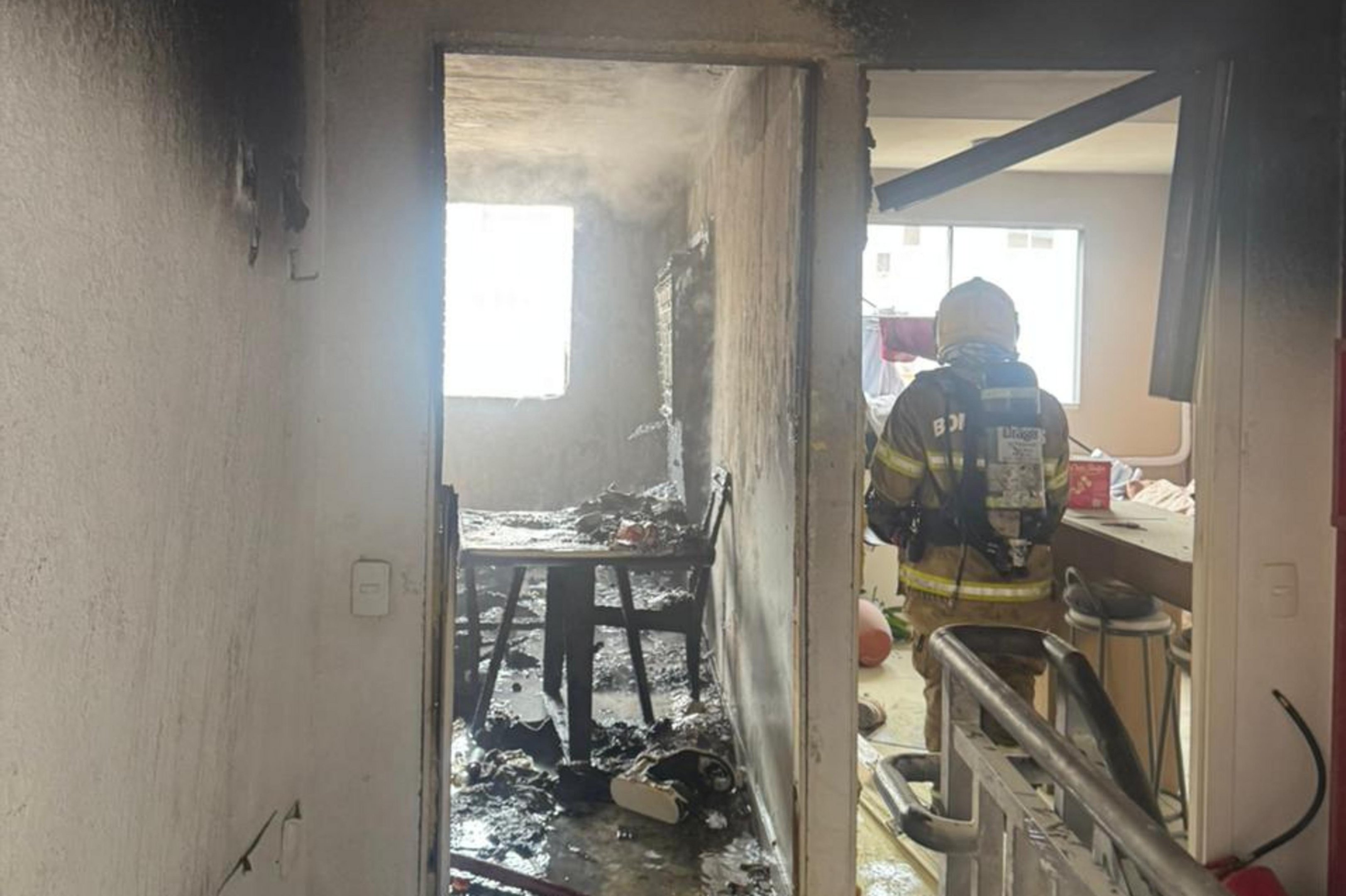 Uma semana depois, o que se sabe sobre explos&atilde;o que deixou mulher com 50% do corpo queimado em condom&iacute;nio no RS