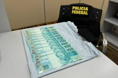 Jovem de 18 anos é preso após receber encomenda com dinheiro falso<!-- NICAID(15763862) -->