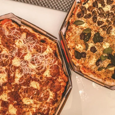 pizza, porto alegre, destemperados<!-- NICAID(15442854) -->
