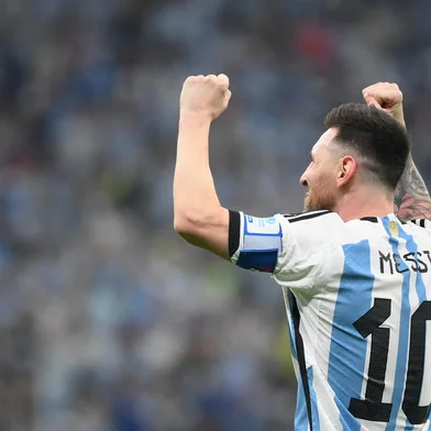 Argentina's forward #10 Lionel Messi celebrates scoring his team's first goal from the penalty spot during the Qatar 2022 World Cup football final match between Argentina and France at Lusail Stadium in Lusail, north of Doha on December 18, 2022. (Photo by FRANCK FIFE / AFP)Editoria: SPOLocal: DohaIndexador: FRANCK FIFESecao: soccerFonte: AFPFotógrafo: STF<!-- NICAID(15299651) -->