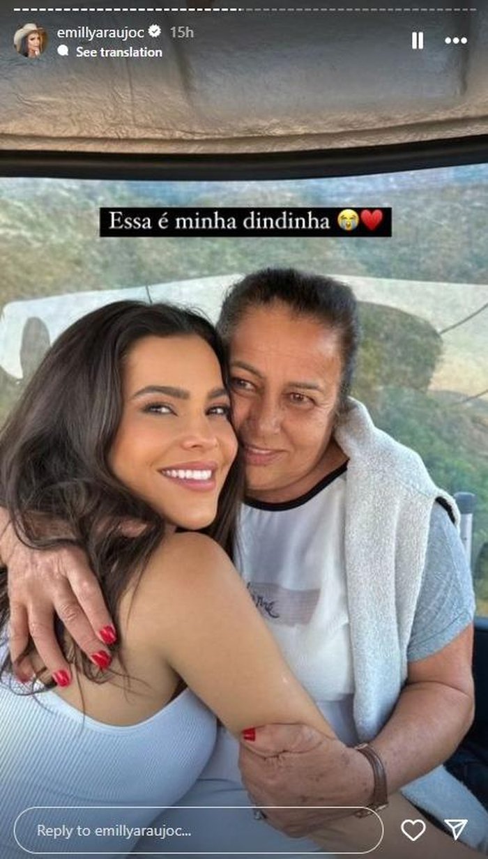 Reprodução / @emillyaraujoc / Instagram Reprodução / @emillyaraujoc / Instagram