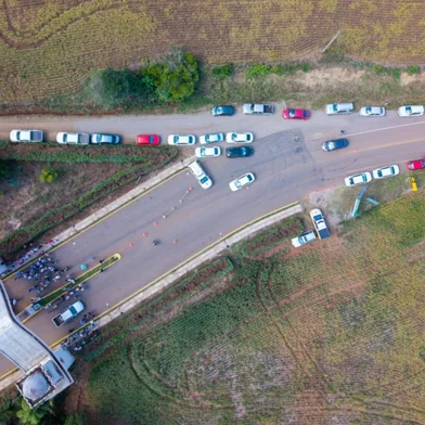 O governador Eduardo Leite inaugurou, nesta sexta-feira (21/3), a pavimentação de um acesso municipal em Montauri e de uma ligação regional em Guabiju, na Serra. O governo do Estado investiu R$ 85 milhões nas obras, que beneficiam o desenvolvimento social e econômico na região.<!-- NICAID(16001266) -->