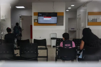 *** EM BAIXA ***Criança no emergência do Hospital Restinga<!-- NICAID(15076113) -->