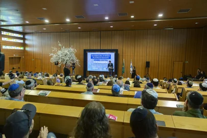 Por ocasião do Dia Internacional em Memória das Vítimas do Holocausto, a Confederação Israelita do Brasil (CONIB),  a Federação Israelita do Paraná e o Museu do Holocausto de Curitiba realizam no domingo, 28 de Janeiro, às 10h, no Centro Israelita do Paraná,  um Ato Solene pelo Dia Internacional em Memória das Vítimas do Holocausto.<!-- NICAID(15662868) -->