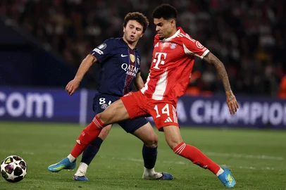 Paris Saint-Germain's Portuguese midfielder #87 Joao Neves fights for the ball with Bayern Munich's Colombian forward #14 Luis Diaz during the UEFA Champions League semi-final first leg football match between Paris Saint-Germain (PSG) and Bayern Munich at the Parc des Princes in Paris on April 28, 2026. (Photo by FRANCK FIFE / AFP)<!-- NICAID(16275239) -->