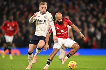 OLI SCARFF / AFP West Ham United's English striker #20 Jarrod Bowen (L) vies with Manchester United's Cameroonian midfielder #19 Bryan Mbeumo during the English Premier League football match between Manchester United and West Ham United at Old Trafford in Manchester, north west England, on December 4, 2025. (Photo by Oli SCARFF / AFP) / RESTRICTED TO EDITORIAL USE. NO USE WITH UNAUTHORIZED AUDIO, VIDEO, DATA, FIXTURE LISTS, CLUB/LEAGUE LOGOS OR 'LIVE' SERVICES. ONLINE IN-MATCH USE LIMITED TO 120 IMAGES. AN ADDITIONAL 40 IMAGES MAY BE USED IN EXTRA TIME. NO VIDEO EMULATION. SOCIAL MEDIA IN-MATCH USE LIMITED TO 120 IMAGES. AN ADDITIONAL 40 IMAGES MAY BE USED IN EXTRA TIME. NO USE IN BETTING PUBLICATIONS, GAMES OR SINGLE CLUB/LEAGUE/PLAYER PUBLICATIONS. / <!-- NICAID(16180535) -->