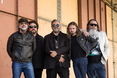 Integrantes originais de Os Cascavelletes, Frank Jorge, Alexandre Barea e Humberto Petinelli se juntaram a Paulo Dantas e Vince Velvet<!-- NICAID(16297015) -->