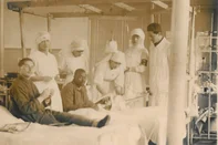 Hospital Franco-Brasileiro em Paris, usado na Primeira Guerra MundialNo canto direito, médico Djalma Só Jobim<!-- NICAID(16074021) -->
