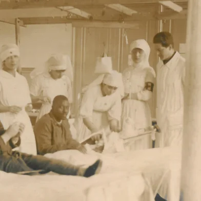 Hospital Franco-Brasileiro em Paris, usado na Primeira Guerra MundialNo canto direito, médico Djalma Só Jobim<!-- NICAID(16074021) -->