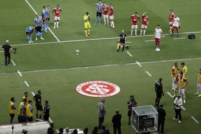 PORTO ALEGRE, RS, BRASIL, 08/03/2026: Inter e Grêmio se enfrentam no Estádio Beira-Rio, no Gre-Nal de número 451, no jogo de volta da final do Campeonato Gaúcho de 2026, o Gauchão. Após o jogo de ida, na Arena, terminar em 3 a 0 para o Grêmio, o Internacional recebe o adversário em casa com a missão de tentar reverter o placar e conquistar o bicampeonato estadual. Foto: Mateus Bruxel/Agência RBS<!-- NICAID(16240709) -->