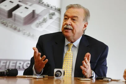 PORTO ALEGRE, RS, BRASIL 18/07/2017 - Gilberto Petry, toma posse como novo Presidente da FIERGS. (FOTO: ROBINSON ESTRÁSULAS/AGÊNCIA RBS)<!-- NICAID(13038025) -->