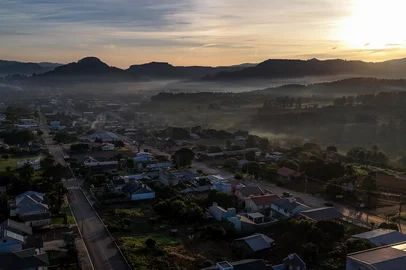 O instituto Imazon, em parceria com outras organizações, divulgou um ranking elegendo as cidades brasileiras com melhor qualidade de vida. A única gaúcha é Presidente Lucena.Local: Presidente Lucena<!-- NICAID(16050751) -->
