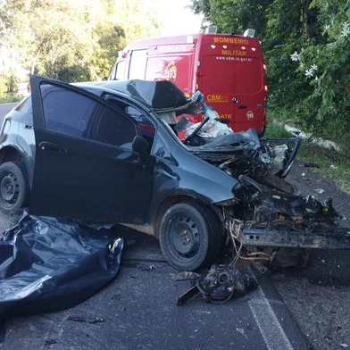Mulher morre em acidente entre carro e caminhão na BR-386, no norte do RS<!-- NICAID(16210876) -->