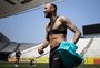 Neymar posta foto mostrando 'tanquinho' para rebater críticos sobre seu peso
