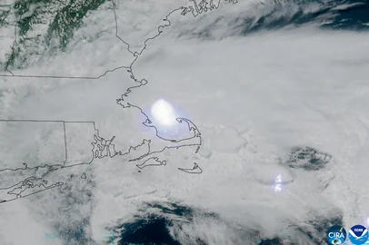 This satellite image handout from the Cooperative Institute for Research in the Atmosphere at Colorado State University and the National Oceanic and Atmospheric Administration (CSU/CIRA and NOAA) taken on May 30, 2026 at 18:06 UTC shows a meteor exploding in the atmosphere over northeastern Massachusetts and southeastern New Hampshire. A meteor crashing toward Earth exploded over the northeastern United States on May 30, 2026, NASA said, setting off booms that echoed over the region with a blast equivalent to 300 tons of TNT. (Photo by Handout / various sources / AFP) / RESTRICTED TO EDITORIAL USE - MANDATORY CREDIT "AFP PHOTO / Cooperative Institute for Research in the Atmosphere at Colorado State University and the National Oceanic and Atmospheric Administration (CSU/CIRA and NOAA)" - HANDOUT - NO MARKETING NO ADVERTISING CAMPAIGNS - DISTRIBUTED AS A SERVICE TO CLIENTS / <!-- NICAID(16297050) -->