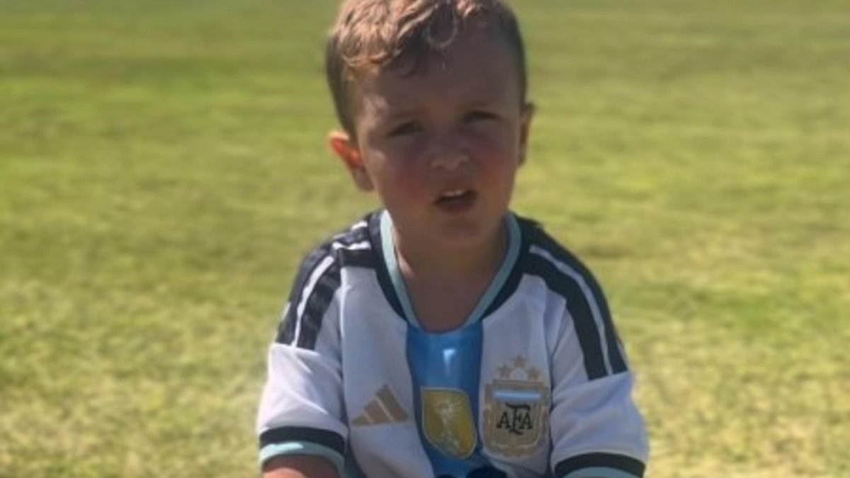 Messi j&aacute; tem substituto? Quem &eacute; Salvador Go&ntilde;i, o argentino de quatro anos que viralizou ao pedir vaga na sele&ccedil;&atilde;o