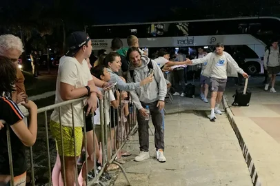 Krovinovic e recepção dos jogadores do Grêmio em Salvador