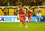 VÍDEO: família de Gabriel Carvalho comemora assistência para gol na estreia pelo Inter