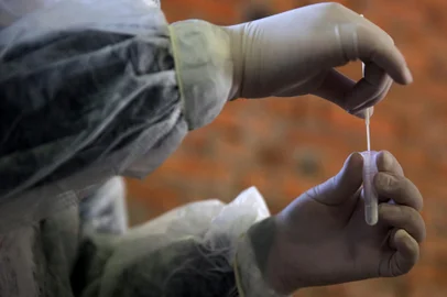 FARROUPILHA, RS, BRASIL, 14/06/2021 - Farroupilha promove testagem em massa contra o coonavírus. Nesta segunda-feira foi realizada em formato drive-thru, no campus da UCS do município. (Marcelo Casagrande/Agência RBS)<!-- NICAID(14808815) -->