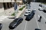 Drivers queue to fill the tanks of their cars at a gas station in Buenos Aires, on October 30, 2023. Long lines of cars to load fuel and gas stations with "sold out" signs have been part of the landscape for several days in Argentina, while the government pressures oil companies to speed up supply and agricultural producers warned of protests three weeks before the presidential runoff. The shortage is due to scheduled stops at two refineries, a peak in seasonal consumption and greater demand from the field, said a joint statement from the main oil companies, which estimated a normalization of supply "in the coming days." (Photo by Luis ROBAYO / AFP)Editoria: FINLocal: Buenos AiresIndexador: LUIS ROBAYOSecao: energy and resourceFonte: AFPFotógrafo: STF<!-- NICAID(15583589) -->