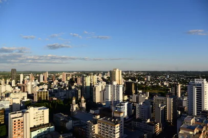 Cidade vista do alto com parte do centro e Catedral. Foto: Diogo Zanatta / Especial<!-- NICAID(15348821) -->
