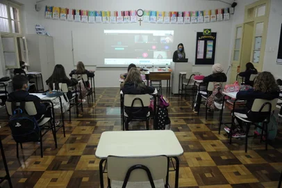 CAXIAS DO SUL, RS, BRASIL (29/04/2021)Crianças voltam às aulas presenciais em escolas privadas de Caxias do Sul. (Antonio Valiente/Agência RBS)<!-- NICAID(14769438) -->