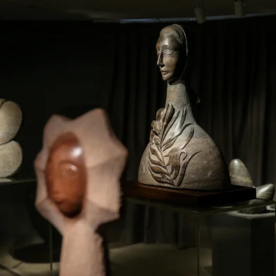 CAXIAS DO SUL, RS, BRASIL, 14/10/2025. Prestes a completar 85 anos de vida e com mais de 60 anos de carreira, o escultor radicado em Bento Gonçalves Bez Batti (nome artístico de João Bez Batti Filho) prepara a inauguração da exposição "Mulher Flor", na Galeria Arte Quadros, em Caxias do Sul, nesta quinta-feira (16). (Neimar de Cesero/Agência RBS)Indexador: Neimar De Cesero<!-- NICAID(16146203) -->