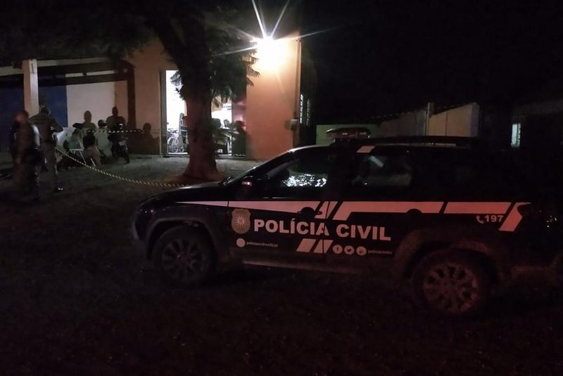 Dois homens são mortos e uma mulher fica ferida em ataque a tiros em Dom Pedrito<!-- NICAID(15684128) -->