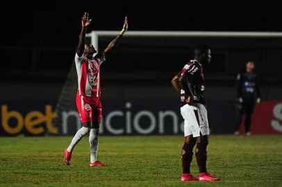 CAXIAS DO SUL, RS, BRASIL, 25/02/2026. Caxias x Guarany de Bagé, jogo válido pela segunda faser da Copa do Brasil 2026 e realizado no estádio Francisco Stédile (estádio Centenário). (Porthus Junior/Agência RBS)Indexador: BTK                             <!-- NICAID(16232986) -->