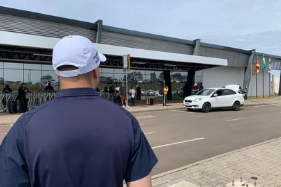 Operação da Guarda Municipal no aeroporto de Passo Fundo<!-- NICAID(16002782) -->