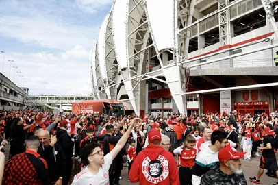 Chegada do Inter e panfletos de protestOIndexador: jeff botega<!-- NICAID(16163624) -->