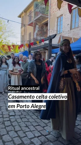 Casamento coletivo com ritual ancestral