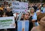 Argentinos rezam pela saúde do papa Francisco, internado em Roma desde o dia 14; veja vídeo