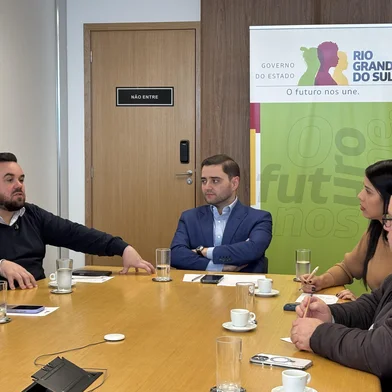 Reunião entre prefeito de Jaguari, Igor Tambara, e governador em exercício, Gabriel Souza<!-- NICAID(16090962) -->