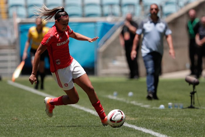 Jogo foi disputado na manhã deste domingo, sob forte calor
