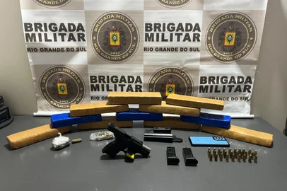 Homem é preso com arma e seis quilos de maconha em Canela.<!-- NICAID(15948634) -->