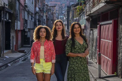 Foto 'Três Graças' Joélly (Alana Cabral), Gerluce (Sophie Charlotte) e Lígia (Dira Paes). Crédito Estevam Avellar, TV Globo.<!-- NICAID(16285497) -->