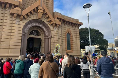 ***EM BAIXA***PORTO ALEGRE, RS, BRASIL, 13/06/2023- Dia de Santo Antônio é celebrado com procissão e festejos em Porto Alegre. Foto: Kathlyn Moreira / Agencia RBS<!-- NICAID(15454716) -->