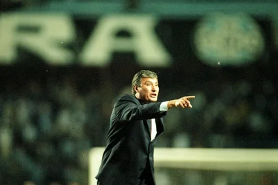 Tite, técnico do Caxias, em 2000.Campeonato Gaúcho 2000Decisão - Jogo final do Gauchão.Grêmio 0 x 0 Caxias.Caxias Campeão Gaúcho 2000.Estádio: Olímpico#Envelope: 265067<!-- NICAID(12409252) -->