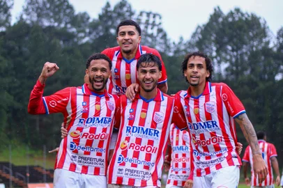 Apafut venceu o Lajeadense por 2 a 1 e garantiu classificação às quartas de final da Divisão de Acesso.<!-- NICAID(16374626) -->