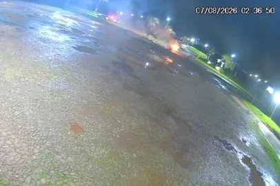 Empresário levado por criminosos morre após veículo capotar e pegar fogo em fuga pela BR-392, em Cerro Largo<!-- NICAID(16342079) -->