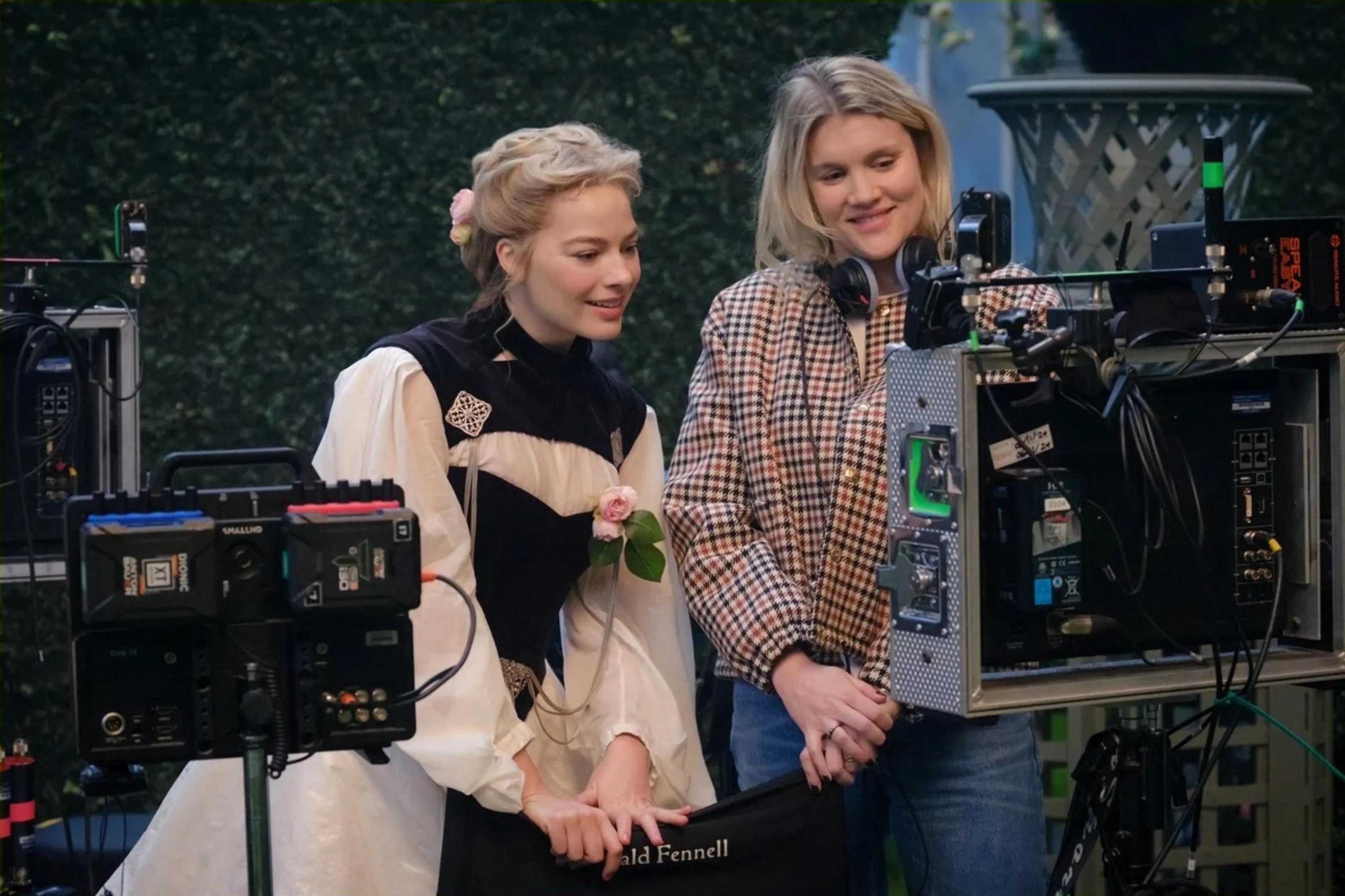Emerald Fennell provoca polêmica com 'O Morro dos Ventos Uivantes' estrelado por Margot Robbie e Jacob Elordi — image 6
