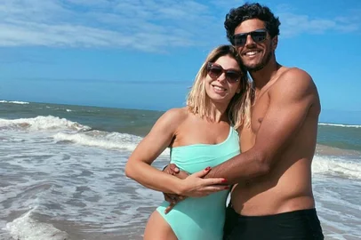 Sheila Mello anunciou o término do namoro com João Souza em 31 de outubro de 2022. O casal estava junto desde fevereiro de 2020.<!-- NICAID(15251235) -->